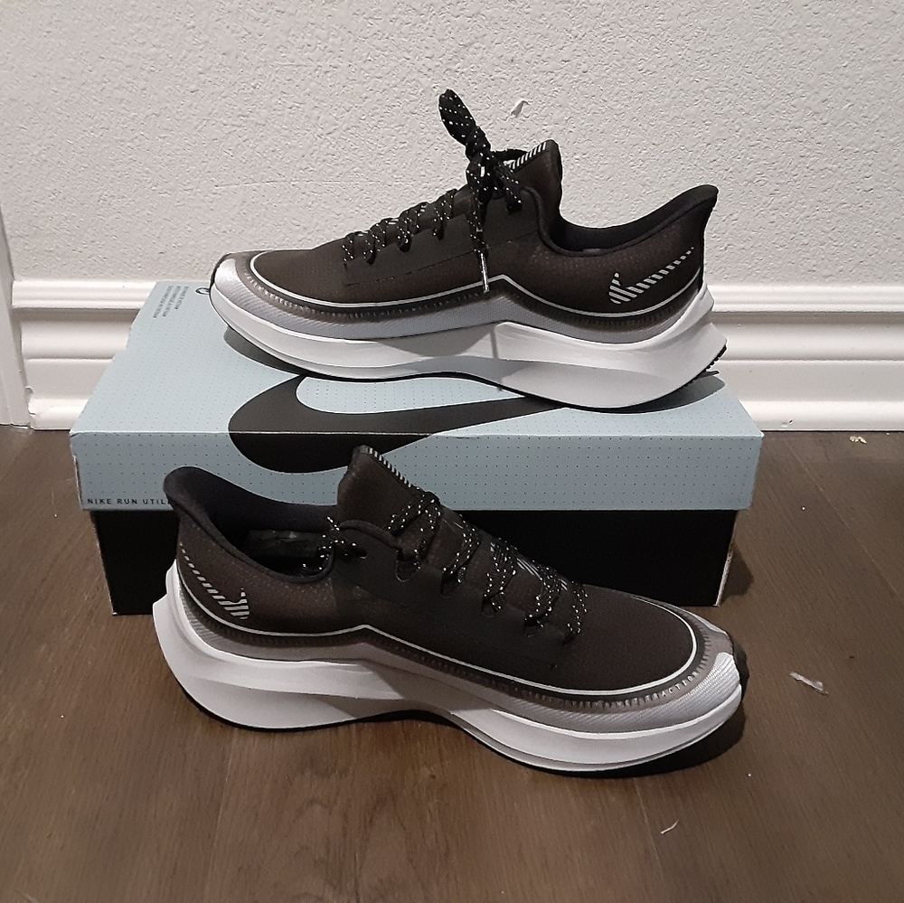 Nike - Picture 4 of 4